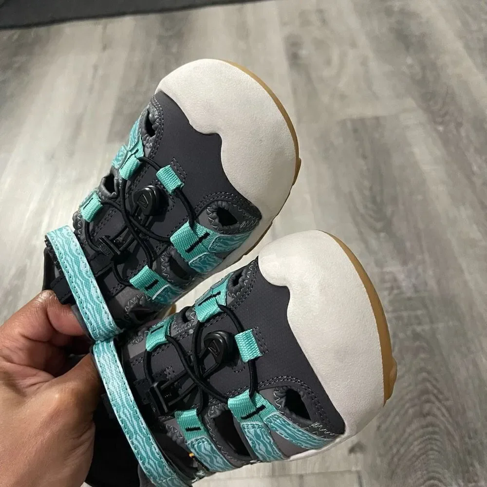 KEEN Knotch Creek Unisex Gray/Blue Washable Waterproof Sandals Size 4